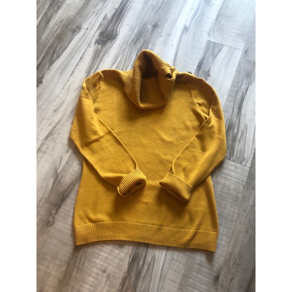 Banana republic small mustard color sweater
